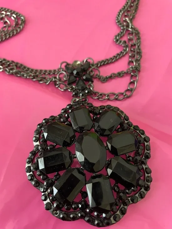 Anna Sui necklace w triple strand chain & an ornate pendant w rhinestones - Picture 3 of 8